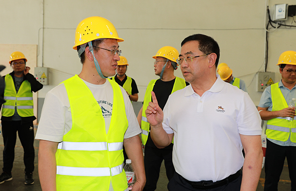 歡迎山東省熱處理學(xué)會(huì)專家與企業(yè)家來(lái)我公司參觀.jpg