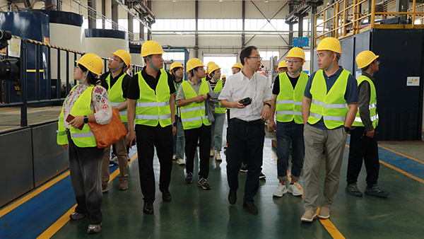 歡迎山東省熱處理學(xué)會(huì)專家與企業(yè)家來(lái)我公司參觀.jpg